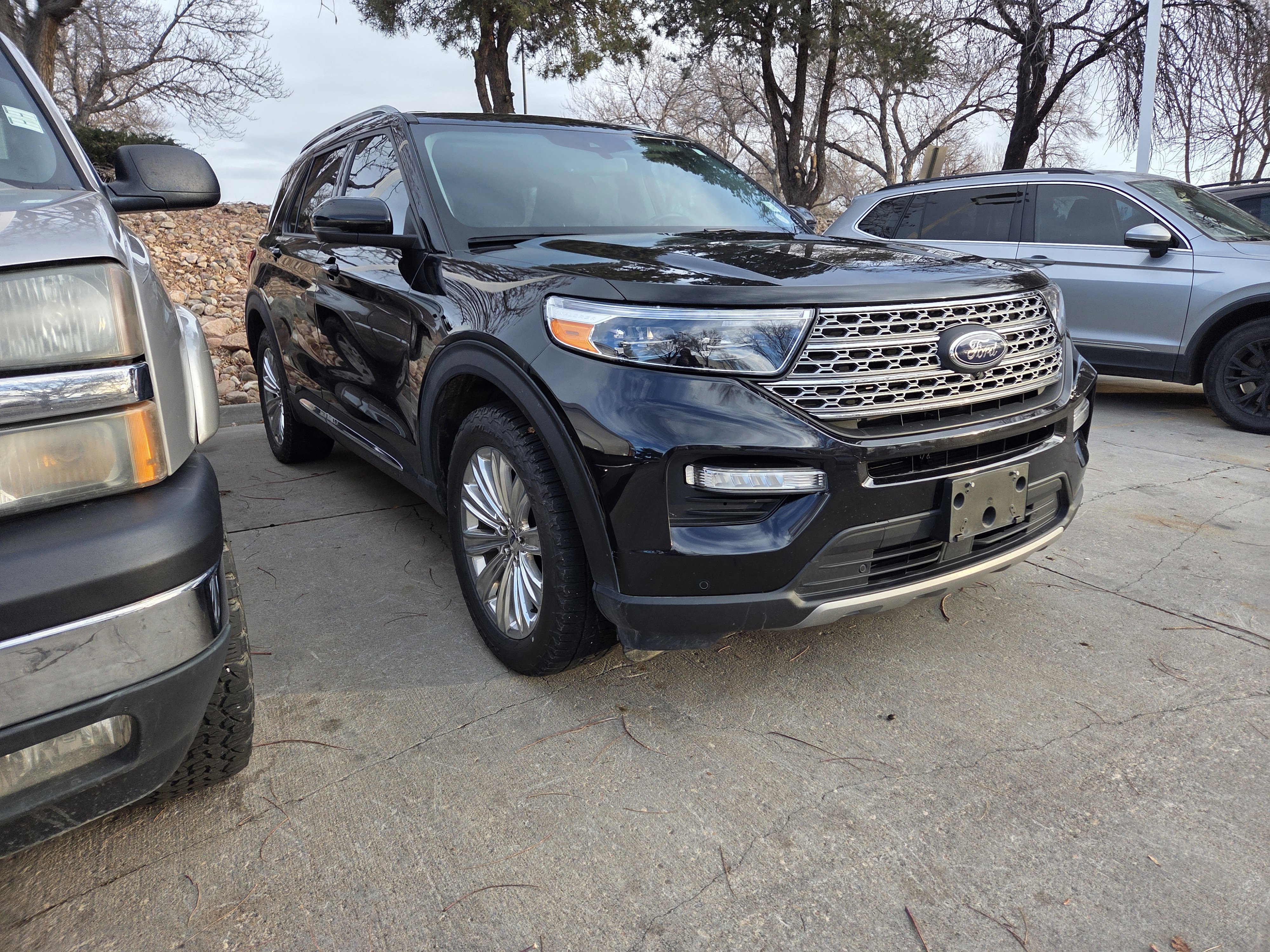 Certified 2021 Ford Explorer Limited w/ Equipment Group 301A image 3