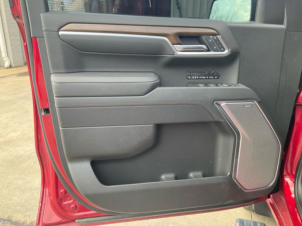 Used 2025 Chevrolet Silverado 1500 High Country w/ Technology Package image 17