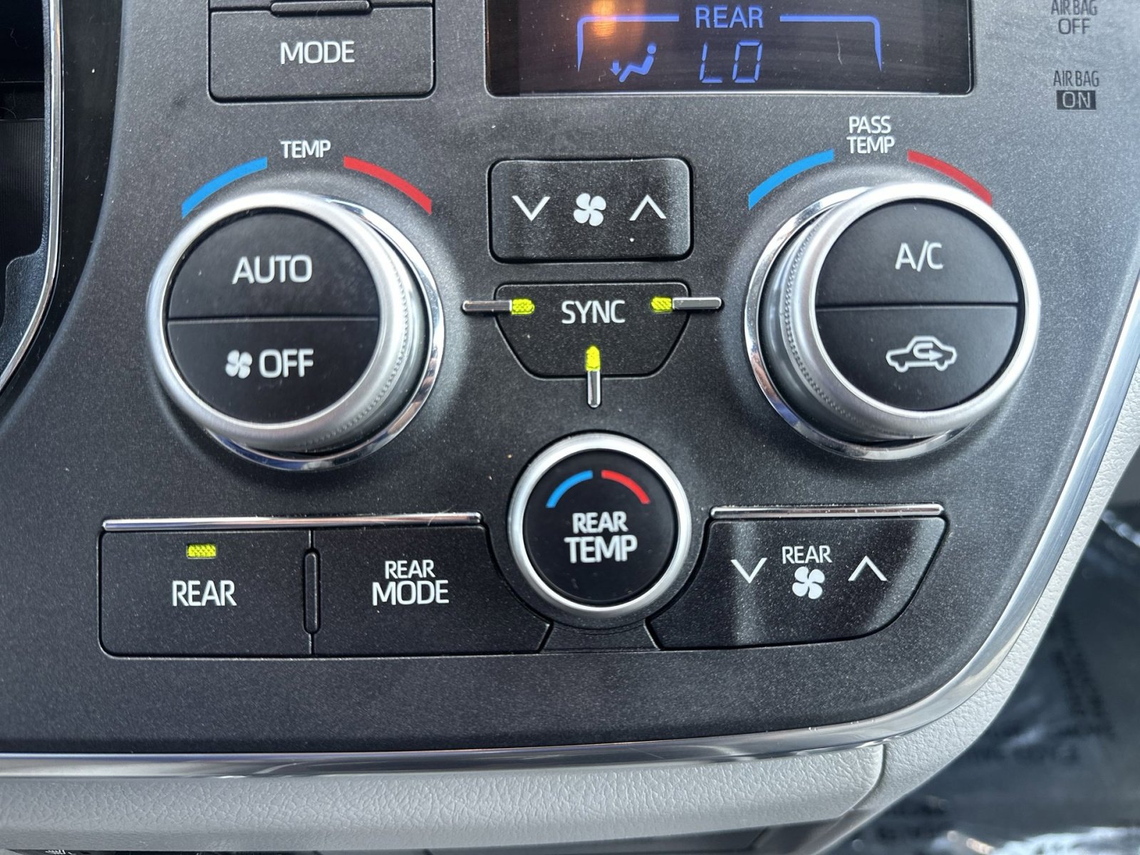 Used 2018 Toyota Sienna XLE w/ XLE Navigation Package FWD image 28