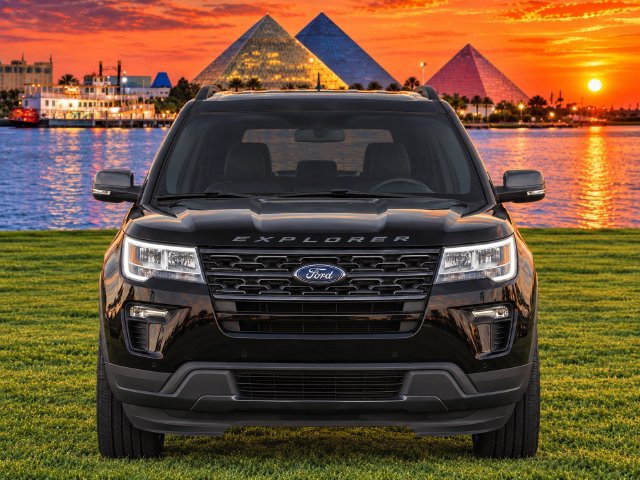 Certified 2018 Ford Explorer XLT w/ Equipment Group 202A FWD image 2