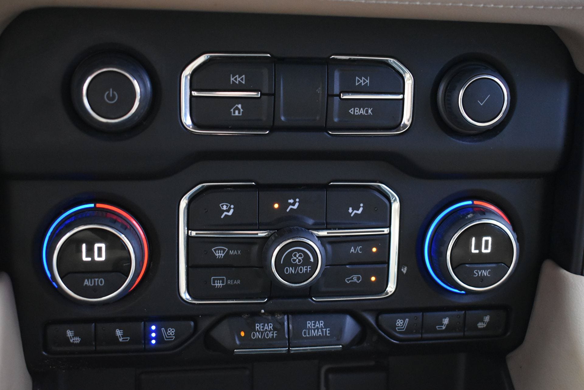Used 2022 Chevrolet Suburban Premier AWD/4WD image 31