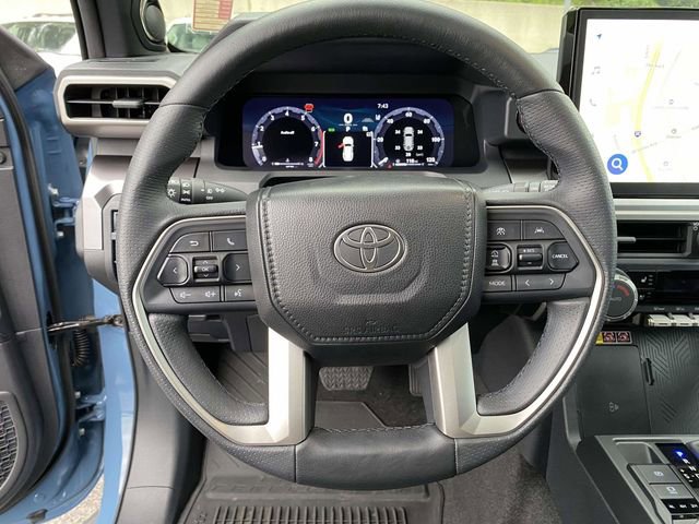 Used 2025 Toyota 4Runner TRD Off-Road Premium AWD/4WD image 25