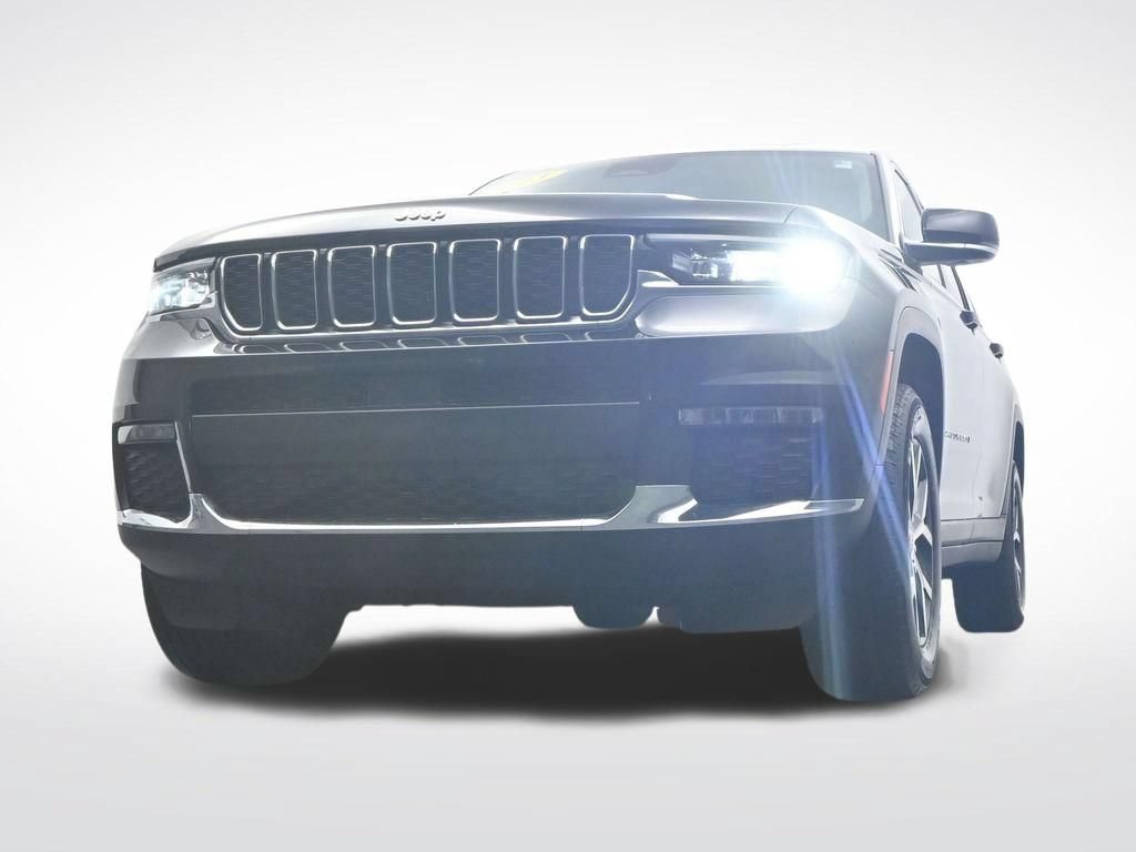 Used 2023 Jeep Grand Cherokee L Limited AWD/4WD image 39