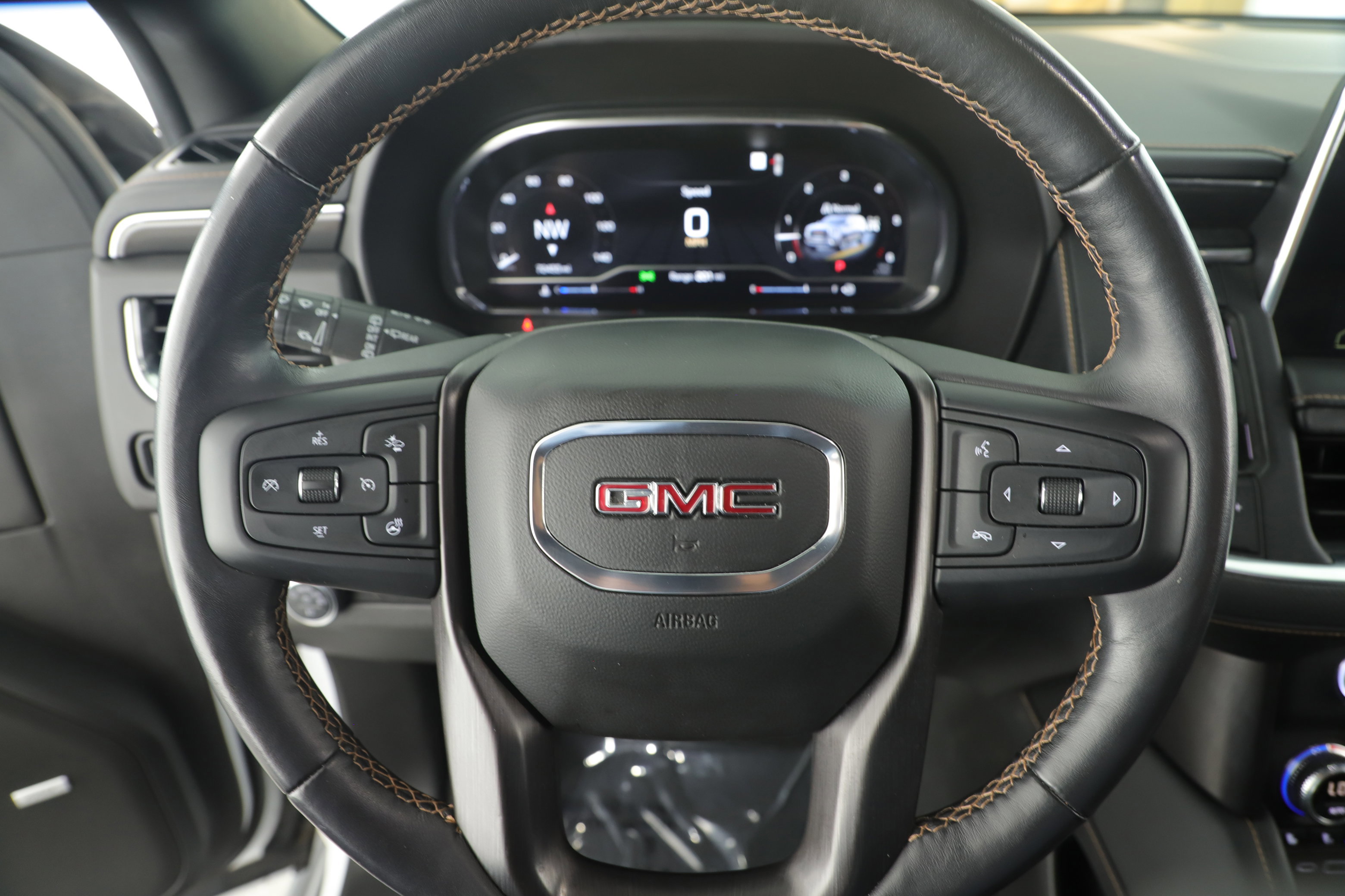 Used 2022 GMC Yukon AT4 w/ Technology Package image 19