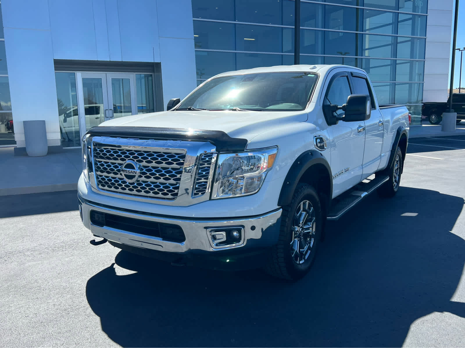 Used 2017 Nissan Titan SV image 2