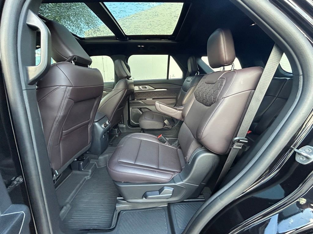 Certified 2025 Ford Explorer Platinum w/ Ultimate Package AWD/4WD image 35