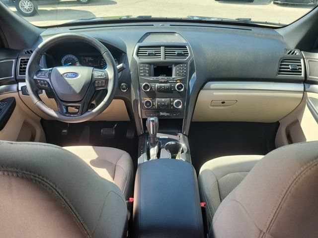 Certified 2018 Ford Explorer XLT FWD image 18