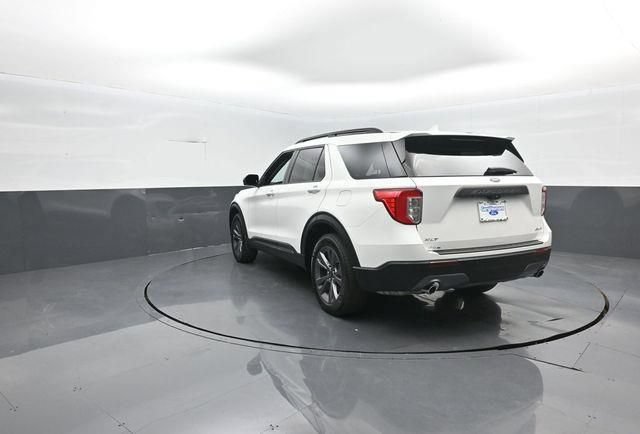 Certified 2024 Ford Explorer XLT w/ Equipment Group 202A AWD/4WD image 5
