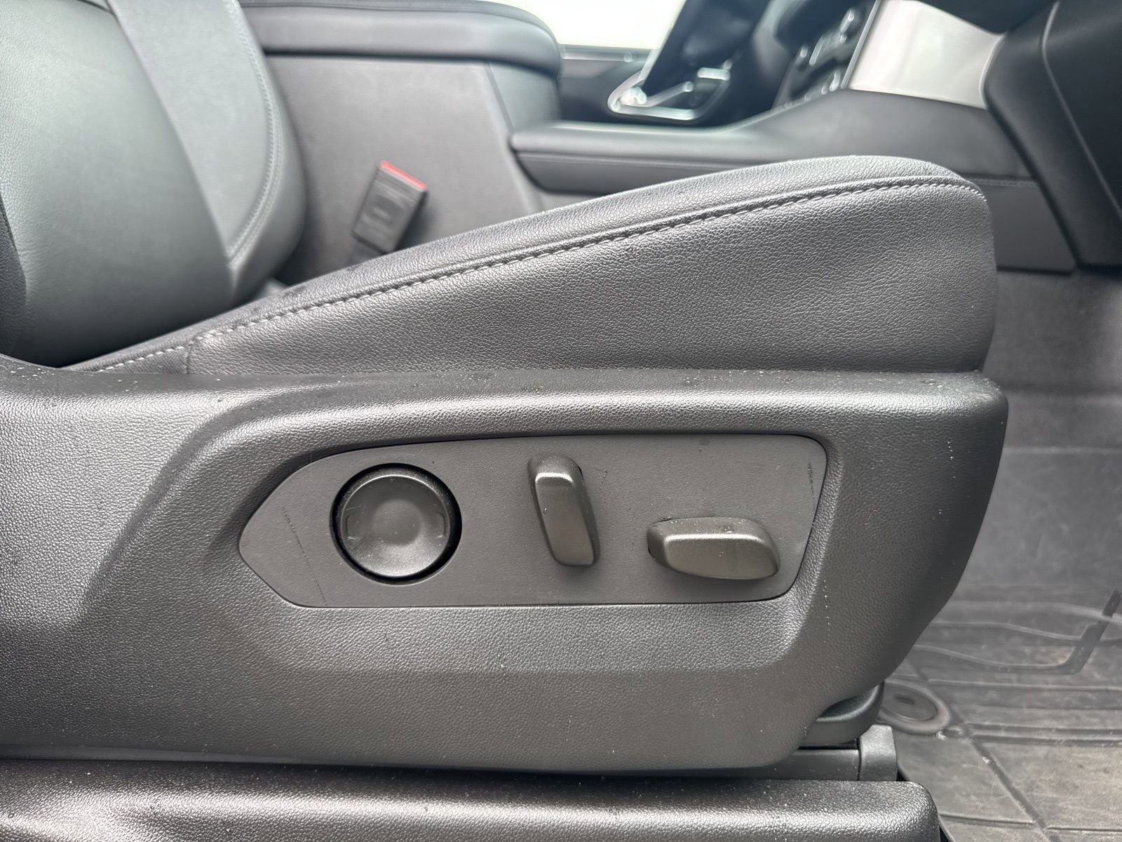 Used 2023 Chevrolet Tahoe Z71 w/ Z71 Off-Road Package image 15