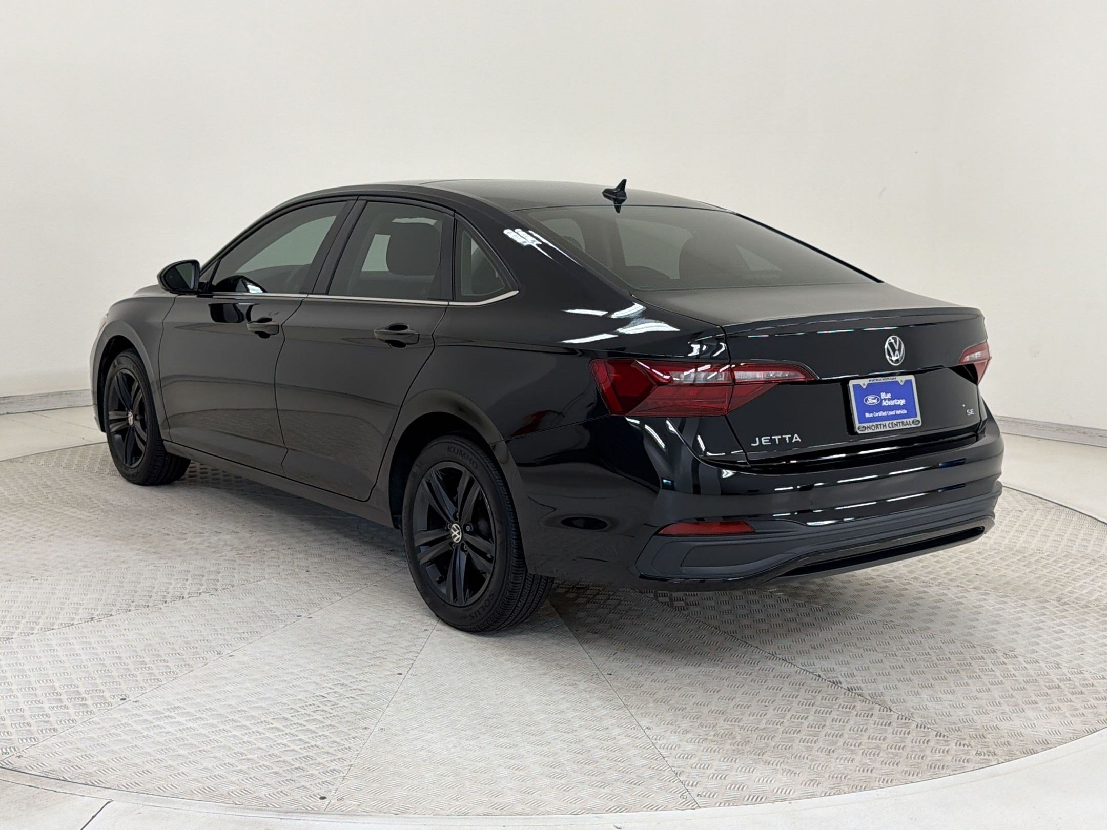 Used 2024 Volkswagen Jetta SE w/ Panoramic Sunroof Package FWD image 3