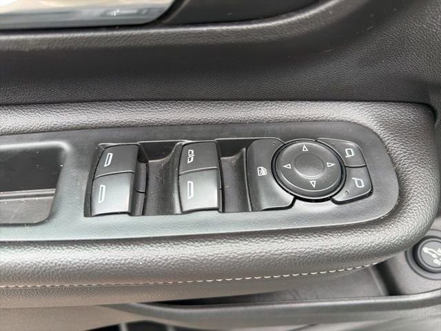 Used 2022 GMC Terrain SLT image 22