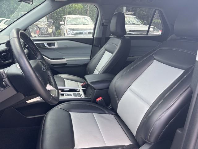 Certified 2023 Ford Explorer XLT w/ Equipment Group 202A RWD image 5