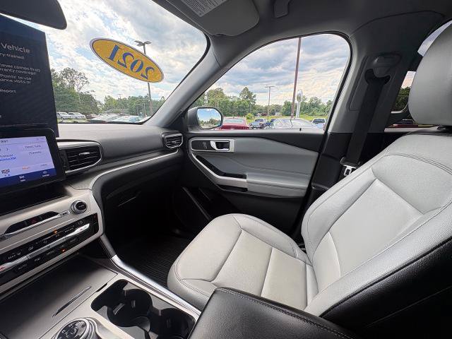 Certified 2021 Ford Explorer XLT w/ Equipment Group 202A AWD/4WD image 29