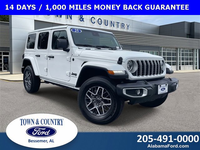 Used 2025 Jeep Wrangler Sahara image 7