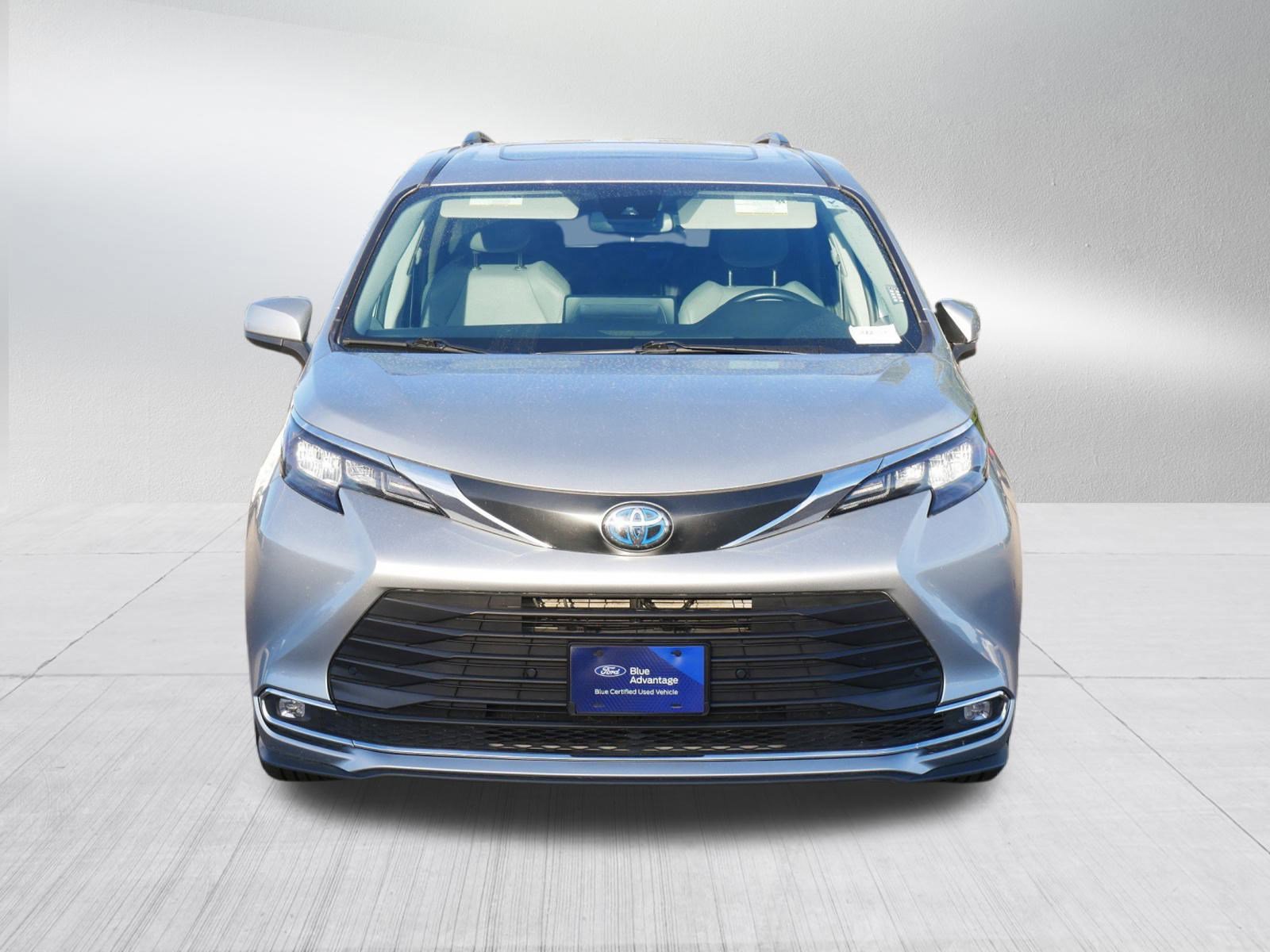 Used 2024 Toyota Sienna XLE image 8