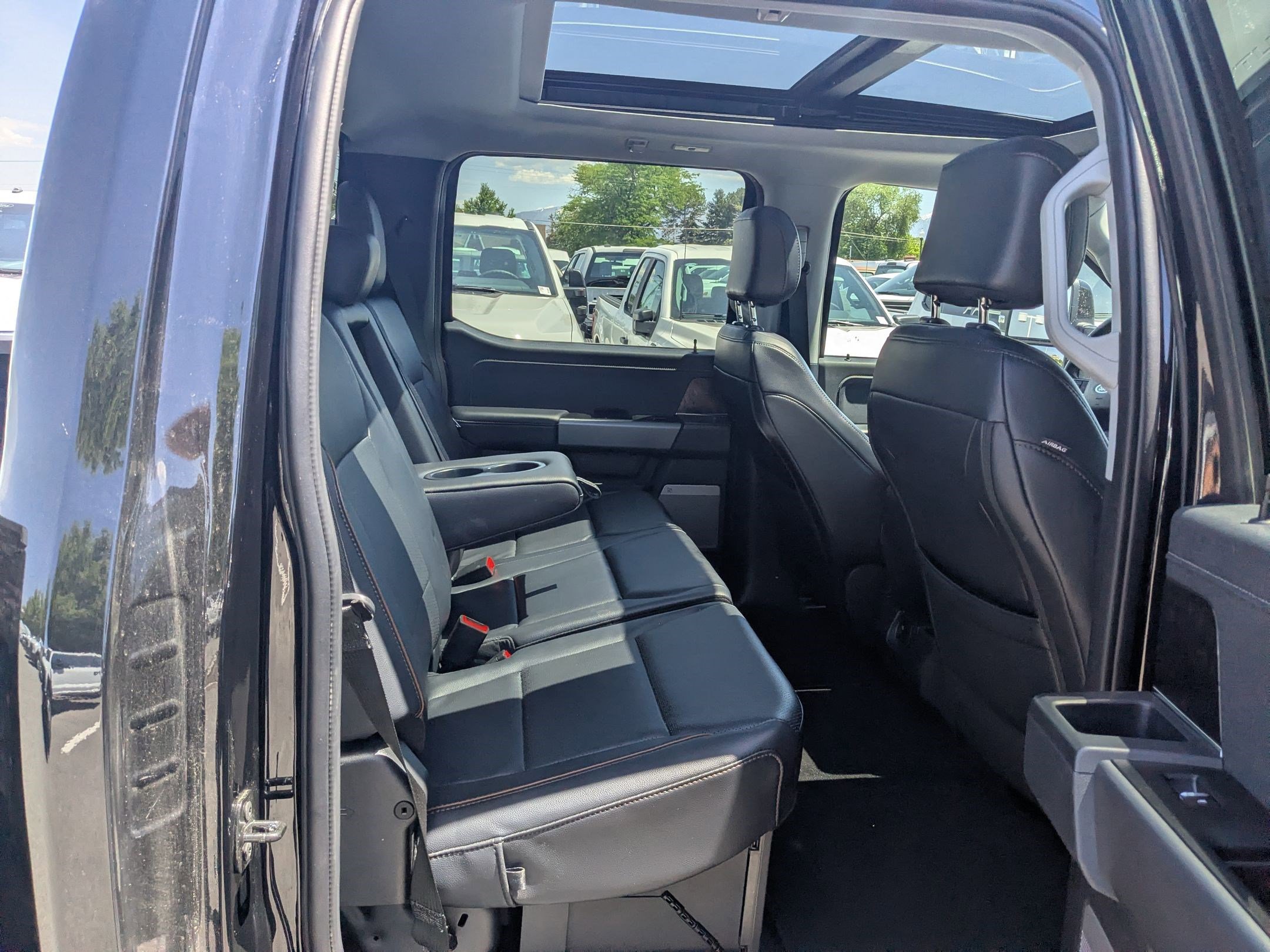 Certified 2025 Ford F350 Lariat w/ Camper Package AWD/4WD image 33