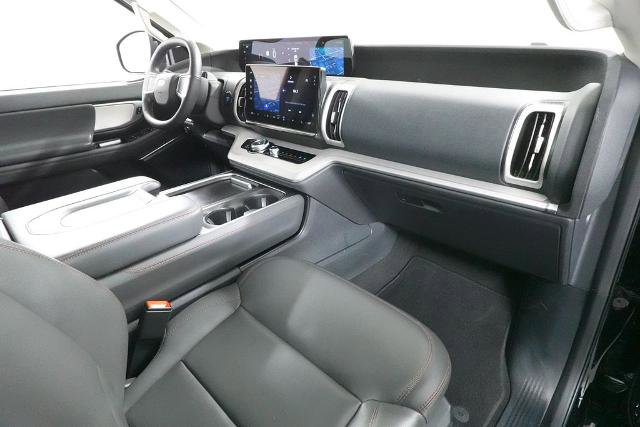 Certified 2025 Ford Expedition Active AWD/4WD image 32