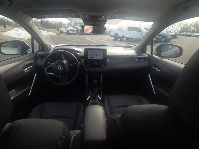 Used 2024 Toyota Corolla Cross XLE w/ Convenience Package image 24