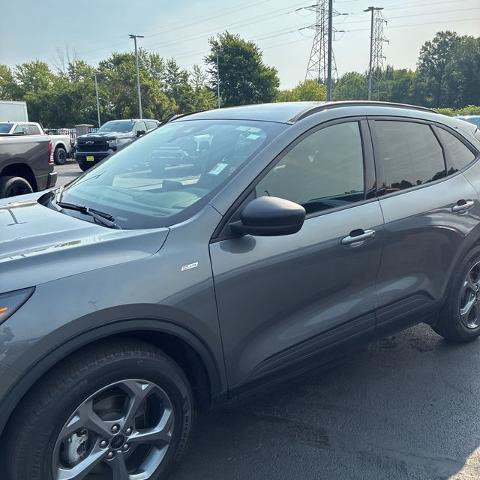 Certified 2025 Ford Escape ST-Line AWD/4WD image 2