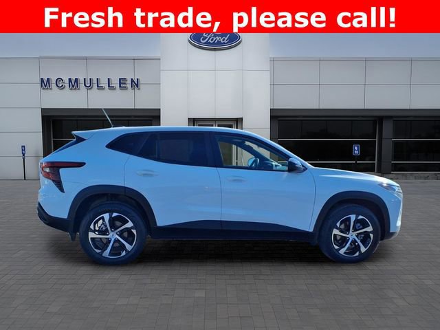 Used 2025 Chevrolet Trax RS w/ Driver Confidence Package image 2