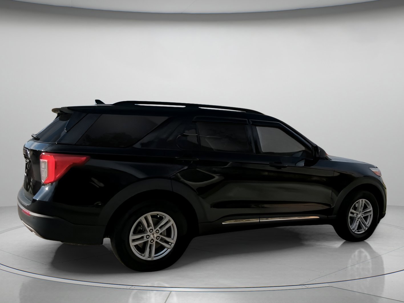 Certified 2022 Ford Explorer XLT w/ Equipment Group 202A image 22