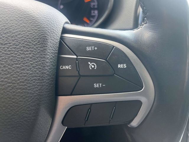 Used 2022 Jeep Grand Cherokee Laredo X RWD image 25