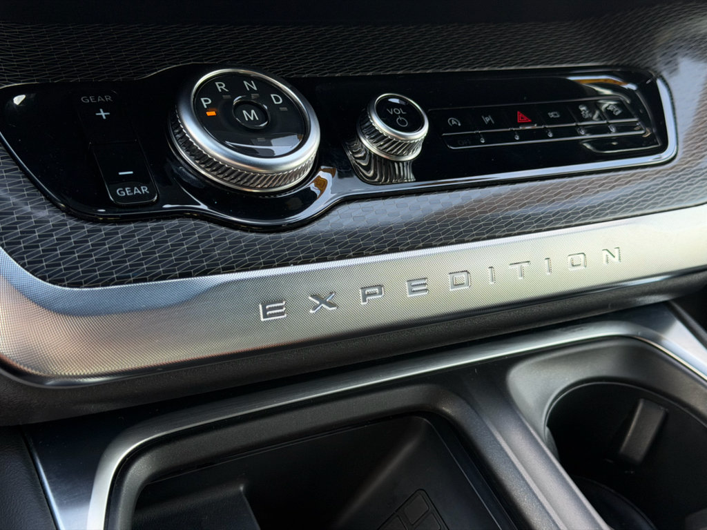 Certified 2025 Ford Expedition Platinum w/ Stealth Performance Package AWD/4WD image 13