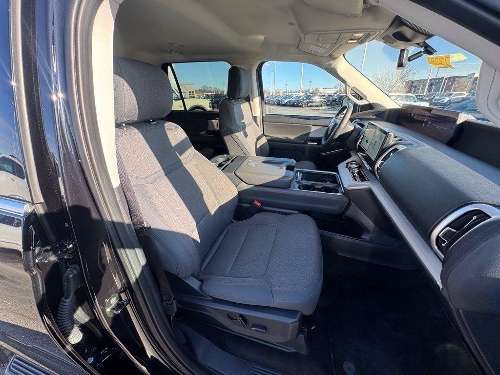 Certified 2025 Ford Expedition Active AWD/4WD image 16