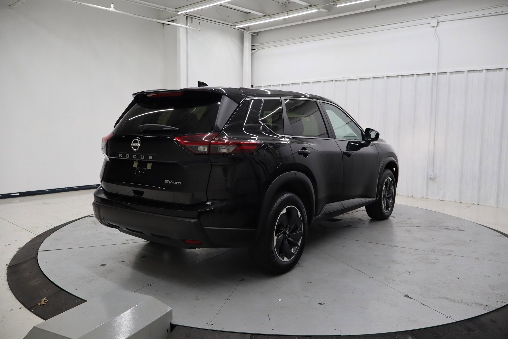 Used 2024 Nissan Rogue SV image 4