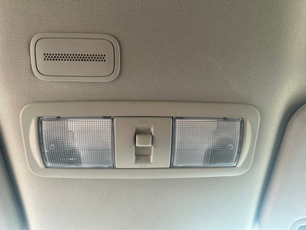 Used 2023 Nissan Titan SV image 18