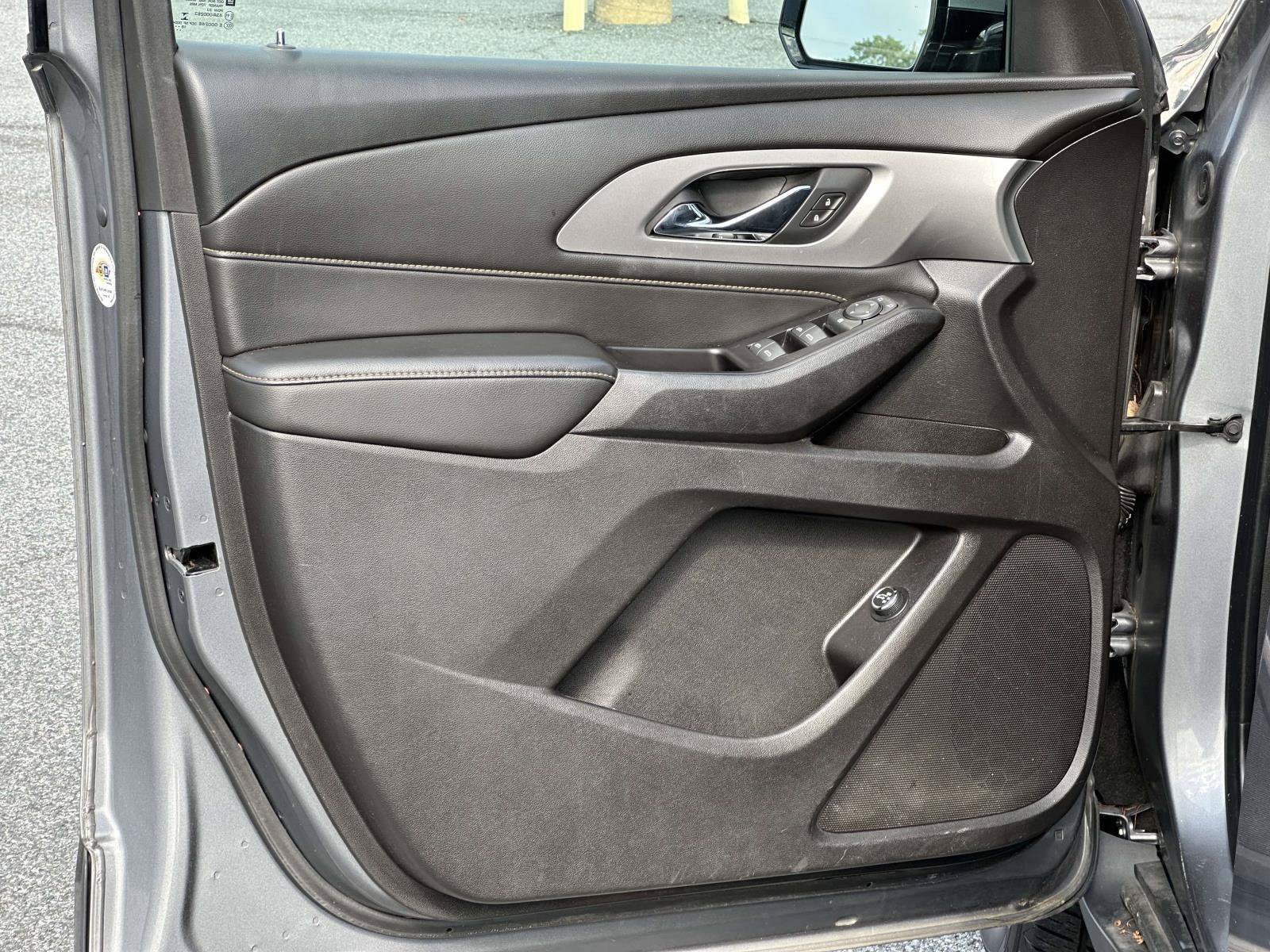 Used 2019 Chevrolet Traverse LT FWD image 14