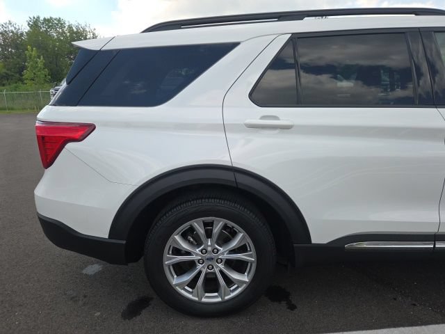 Certified 2021 Ford Explorer XLT w/ Equipment Group 202A AWD/4WD image 7