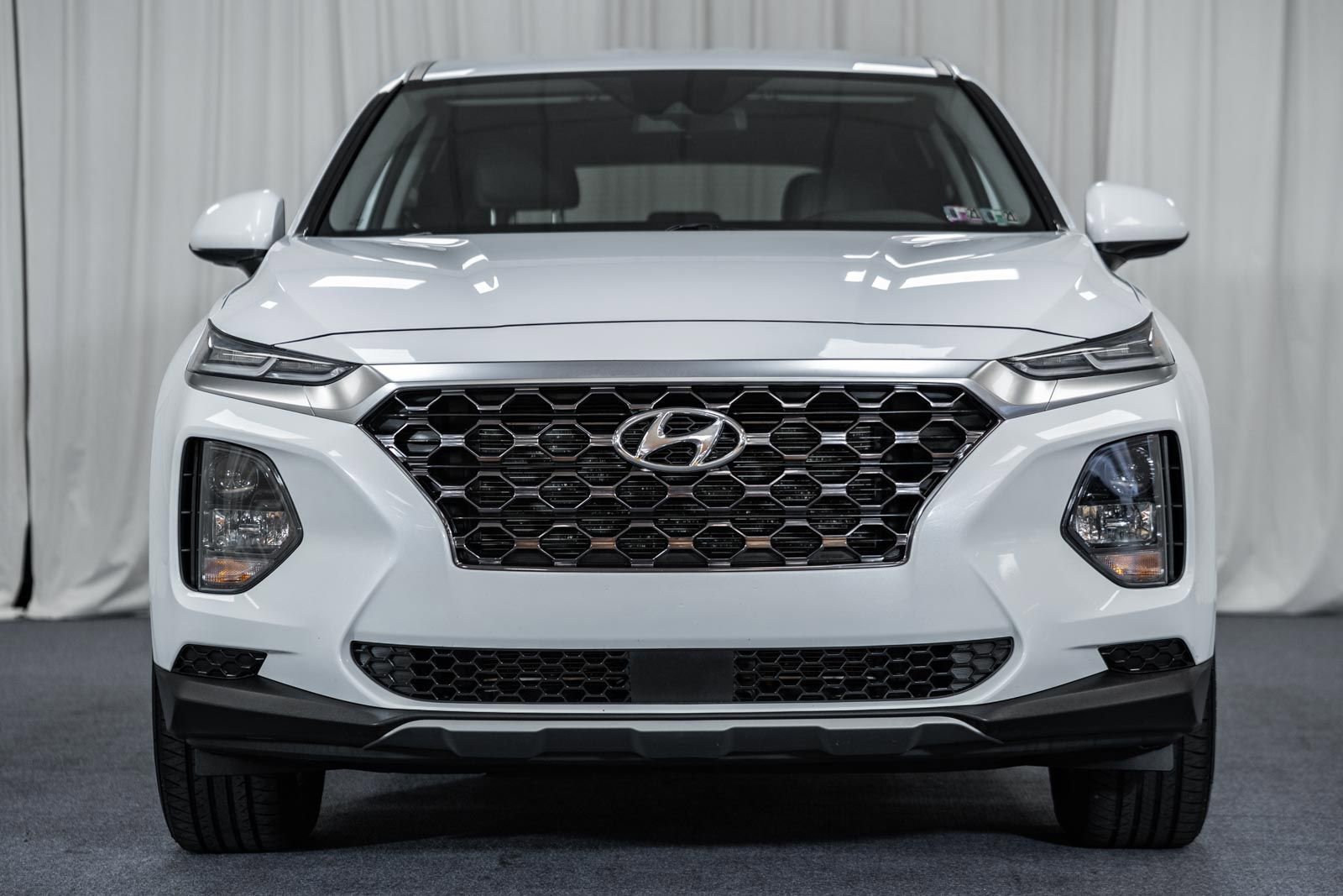 Used 2020 Hyundai Santa Fe SE image 2