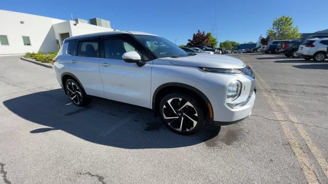Used 2022 Mitsubishi Outlander SE AWD/4WD image 2