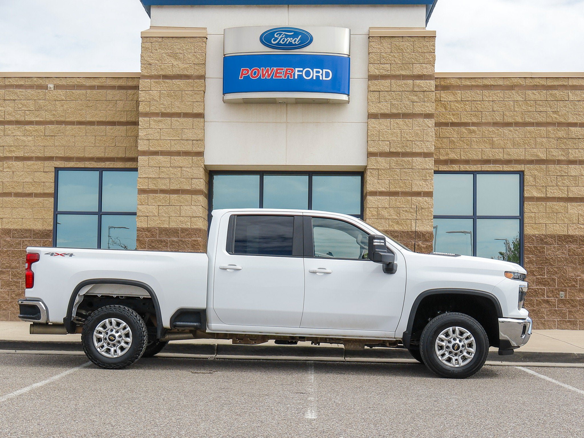 Used 2025 Chevrolet Silverado 2500 LT w/ Convenience Package AWD/4WD image 5