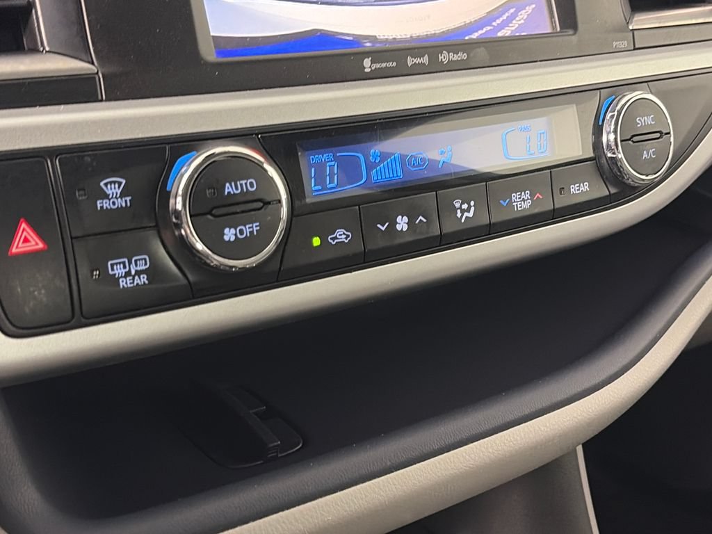 Used 2018 Toyota Highlander Plus w/ Carpet Mat Package (TMS) AWD/4WD image 21