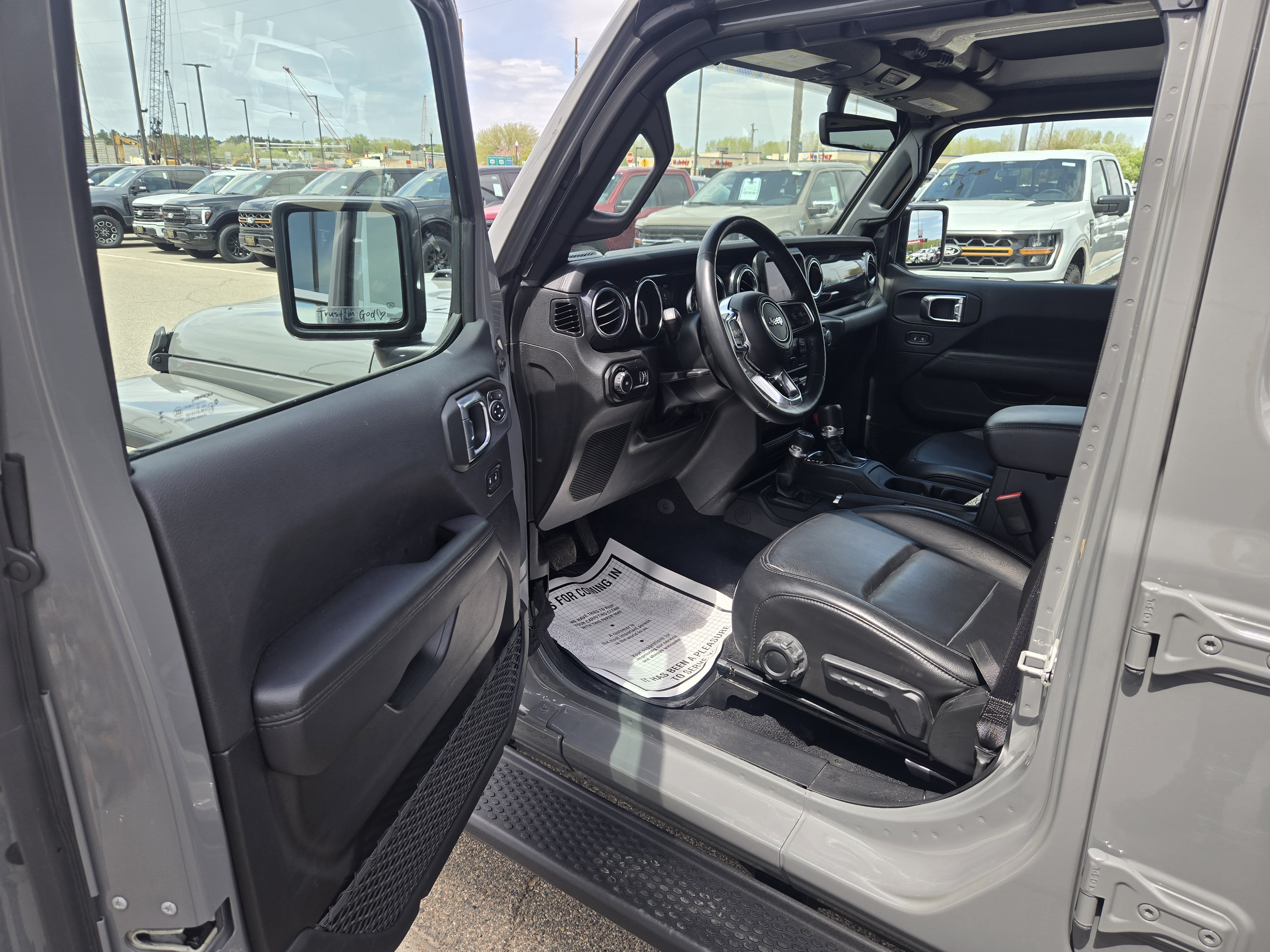 Used 2023 Jeep Wrangler Unlimited Sahara AWD/4WD image 11