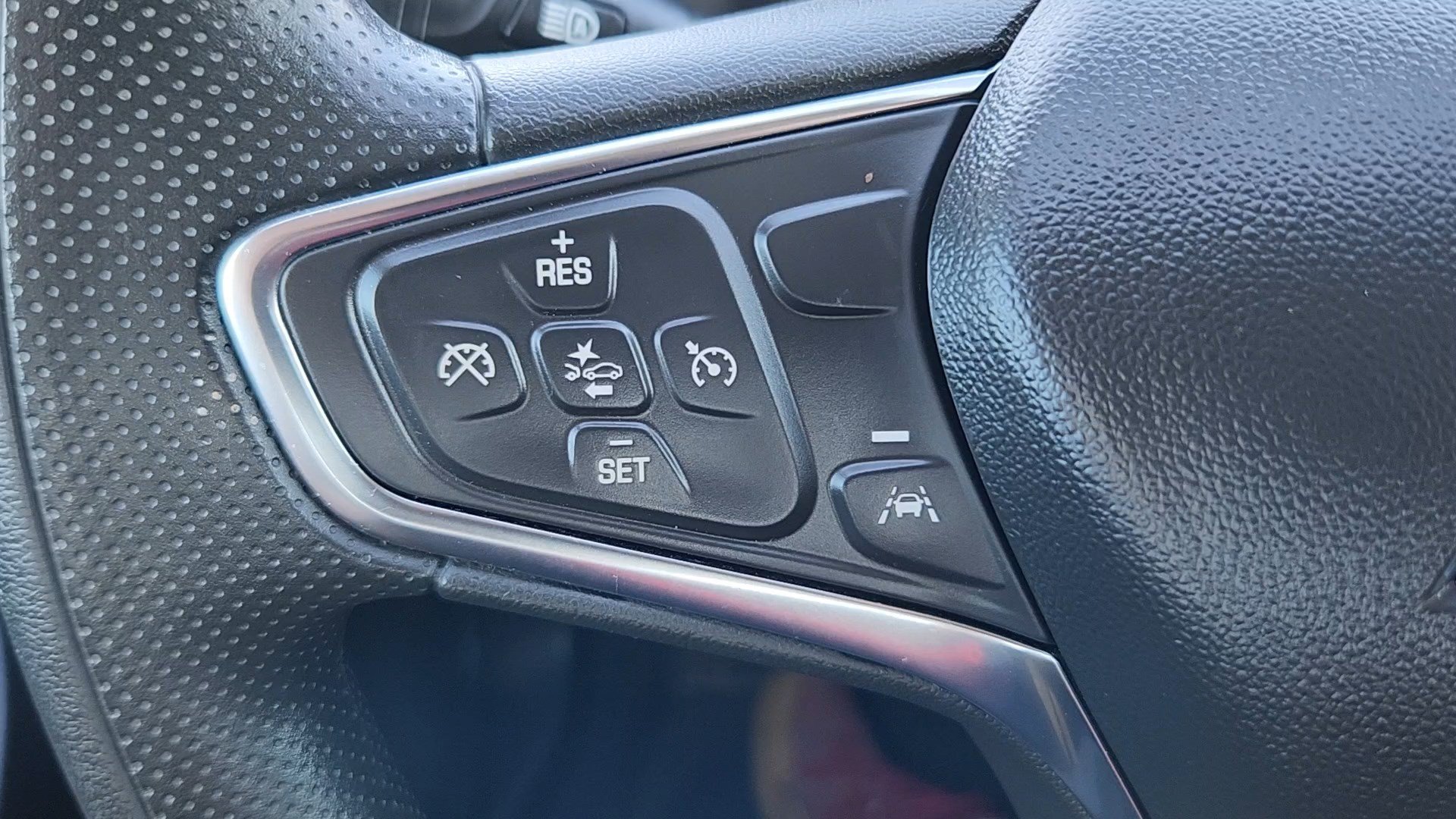 Used 2025 Chevrolet Malibu LT FWD image 12