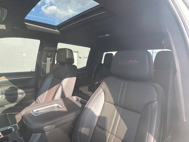 Used 2022 Chevrolet Silverado 1500 High Country w/ Technology Package AWD/4WD image 29