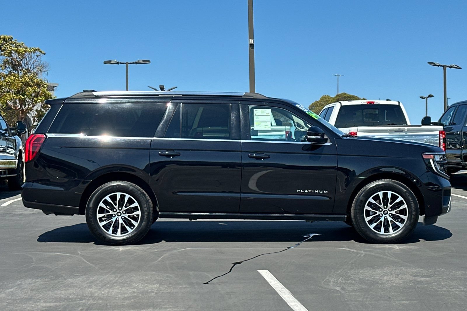 Certified 2025 Ford Expedition Max Platinum AWD/4WD image 4