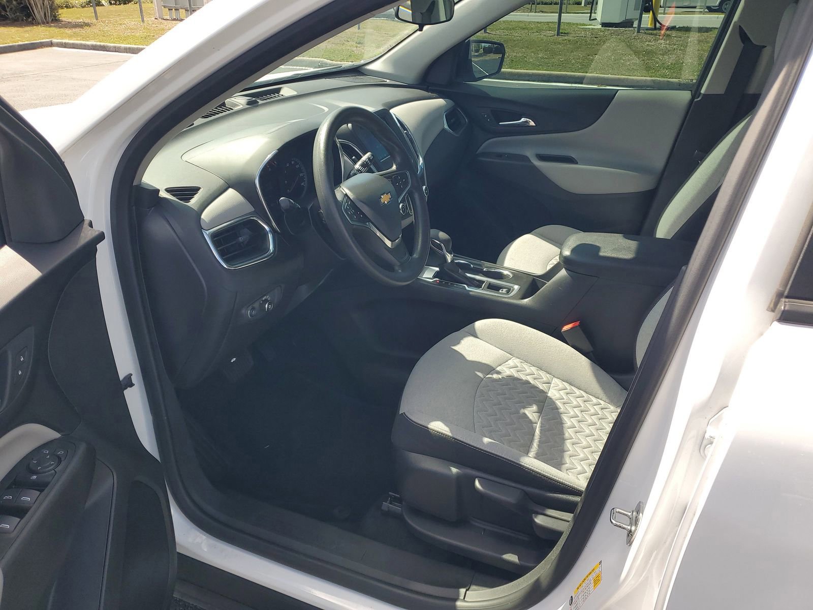 Used 2024 Chevrolet Equinox LS FWD image 15