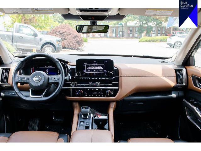 Used 2024 Nissan Pathfinder Platinum FWD image 12