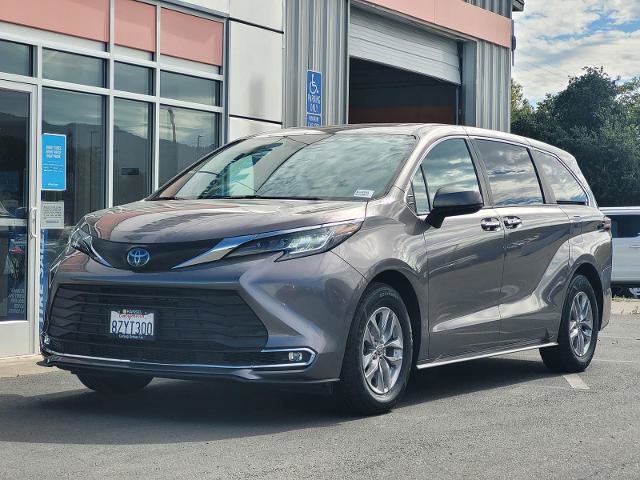 Used 2022 Toyota Sienna XLE AWD/4WD image 9