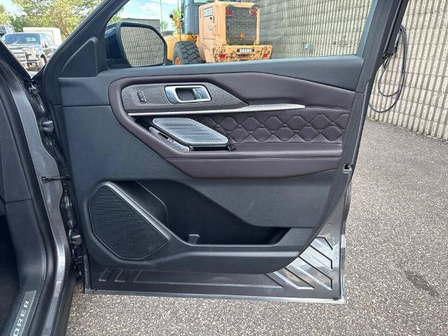Certified 2025 Ford Explorer Platinum w/ Ultimate Package AWD/4WD image 36