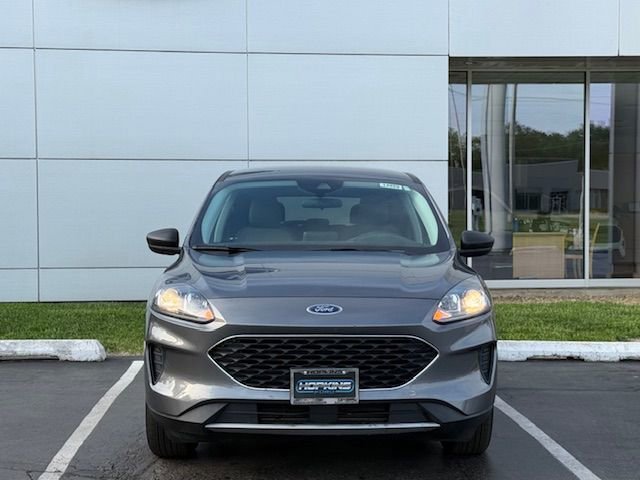 Certified 2022 Ford Escape SE w/ Cold Weather Package AWD/4WD image 3