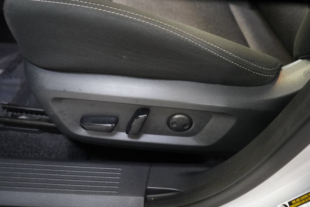 Used 2025 Nissan Rogue SV FWD image 15