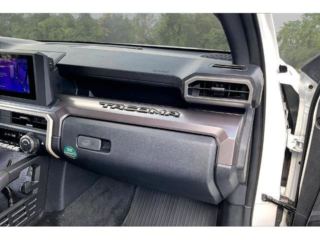 Used 2025 Toyota Tacoma TRD Off-Road AWD/4WD image 21