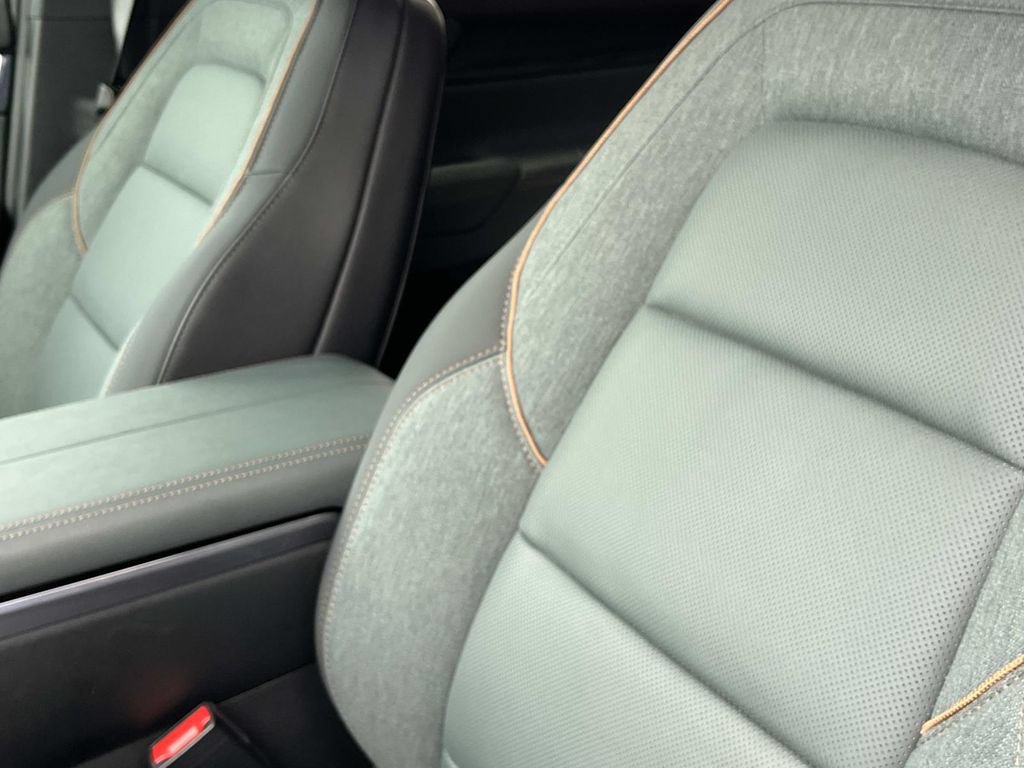 Used 2026 GMC Terrain AT4 w/ Convenience Package III AWD/4WD image 30