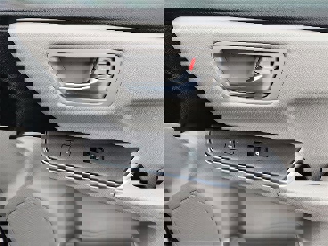 Used 2017 Toyota Camry LE image 34