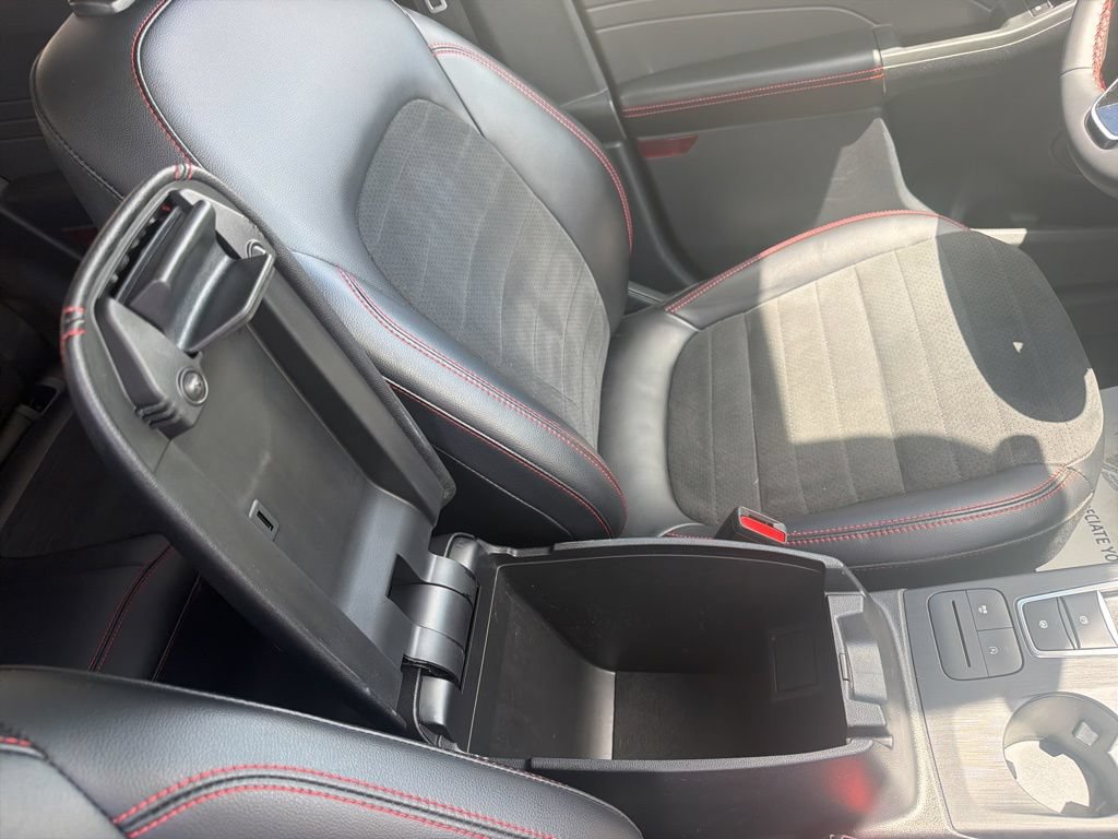 Certified 2022 Ford Escape SEL w/ SEL Stealth AWD Package image 43